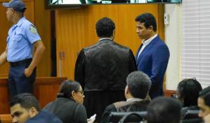 Aún no arranca juicio de fondo a Adán Cáceres porque la Pastora Rossy y su hijo acuden sin abogados