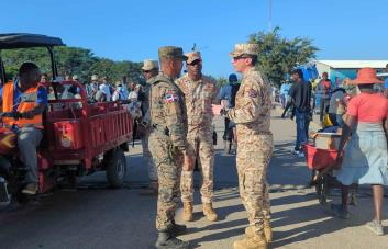 Ejército y Cesfront apresan decenas haitianos, entre ellos niños, que intentaban entrar ilegalmente