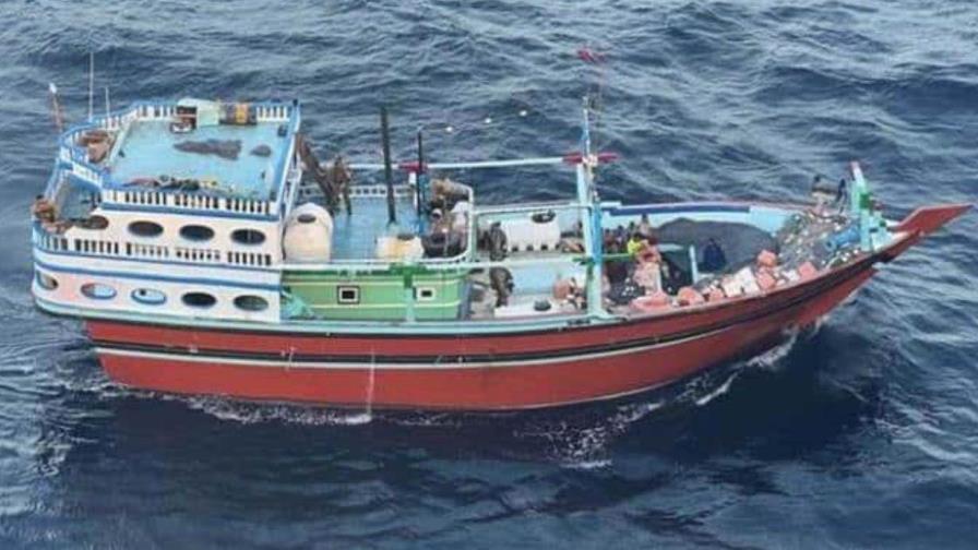 Hutíes piden a las navieras que continúen navegando por mar Rojo tras ataque contra buque