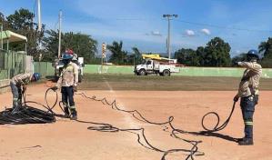 Edesur electrifica e ilumina estadio de softbol Rafael Segura, en Comendador, Elías Piña