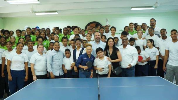 INEFI entrega utilería deportiva al Instituto para Sordos Santa Rosa