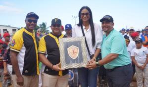 International Sport Foundation & Lessport Academy entregan &uacute;tiles deportivos en Puerto Plata