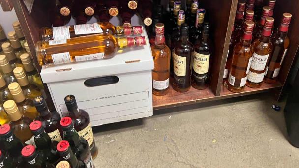 Apresan dos hombres y recuperan parte de las mercancías robadas en almacén de Villa González