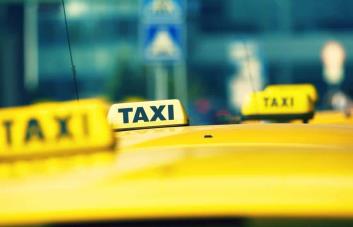 Un taxista en Nueva York atropella a dos peatones en Rockefeller Center y se da a la fuga