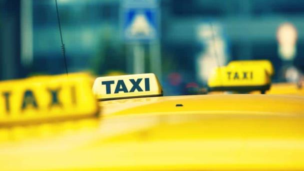Un taxista en Nueva York atropella a dos peatones en Rockefeller Center y se da a la fuga