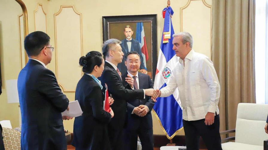 Ministro chino se reúne con Abinader en esfuerzo de acercamiento a RD