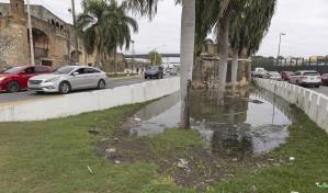 Alcaldía del Distrito Nacional interviene charco del Fuerte San Diego