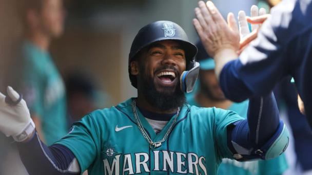 El jardinero dominicano Teoscar Hernández se une a los Dodgers