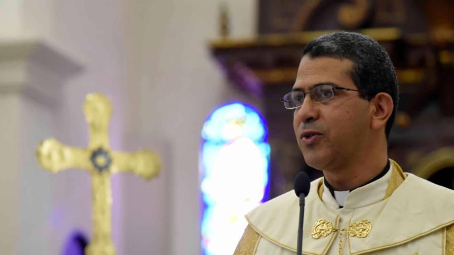 Obispo auxiliar de Santiago preocupado por la violencia que afecta el país