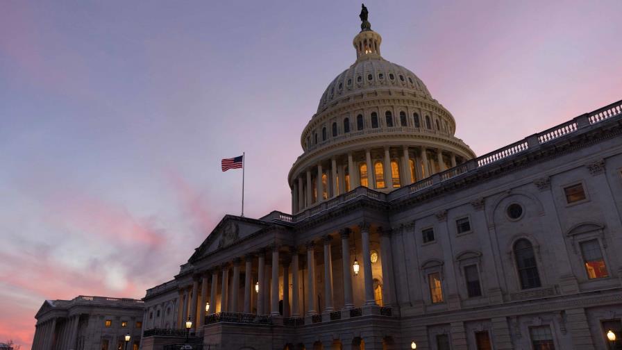 Senado de EE.UU. da el primer paso para evitar cierre del gobierno 