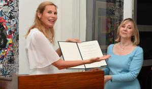 Susanne Harter recibe m&aacute;ximo reconocimiento de la rep&uacute;blica federal de Alemania