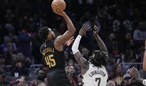 Cavaliers de Cleveland derrotan a los Bucks de Milwaukee sin Giannis Antetokounmpo