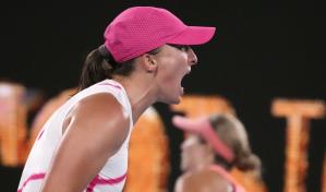 Swiatek sobrevive apenas a duelo ante Collins en Australia