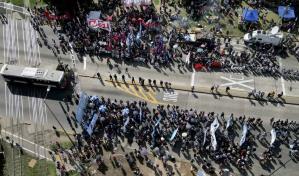 Gobierno argentino descontará el día a empleados estatales que se sumen al paro del 24 de enero