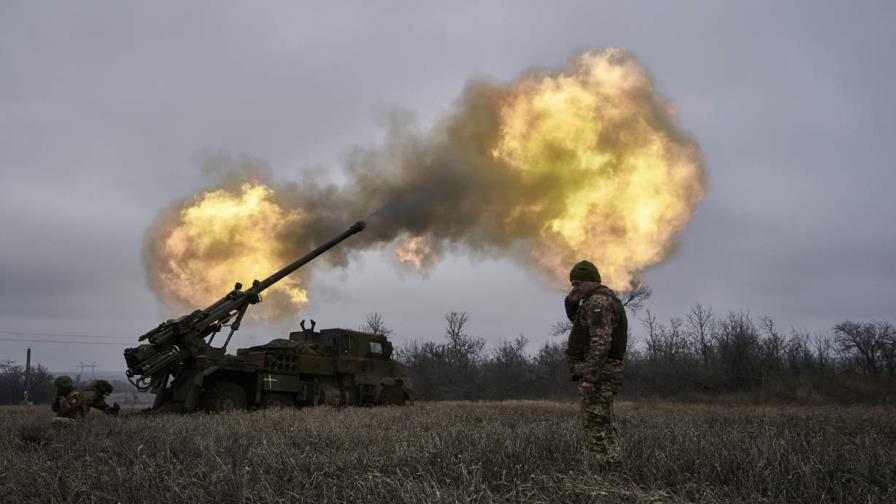 Francia acelera producción de armas para entregar a Ucrania