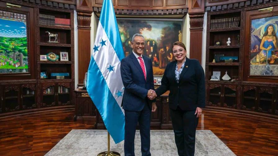 Dirigente de Fuerza del Pueblo se reúne con la presidenta de Honduras
