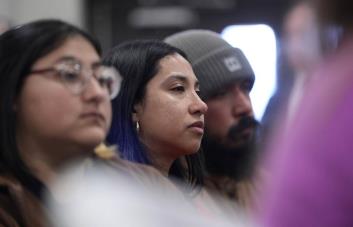 Padres de Uvalde exigen cargos penales tras reporte de fallos policiales en tiroteo