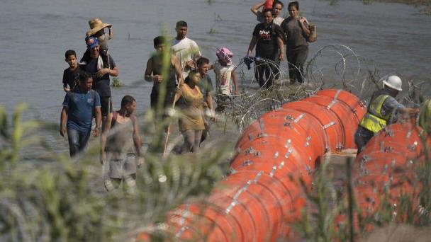 La disputa entre Texas y Gobierno de EEUU arriesga a migrantes en la frontera de México