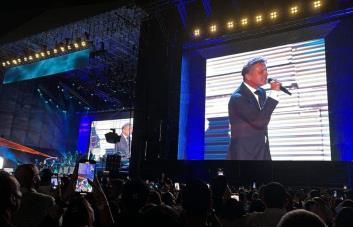 A ritmo de “Será que no me amas”, Luis Miguel comienza concierto en el Olímpico