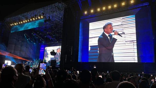 A ritmo de “Será que no me amas”, Luis Miguel comienza concierto en el Olímpico