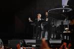 Luis Miguel llega a tiempo y complace a un Estadio Olímpico a sus pies