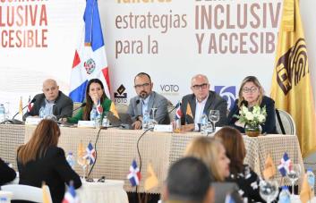Partidos políticos y Capel analizan el voto accesible y el voto en casa