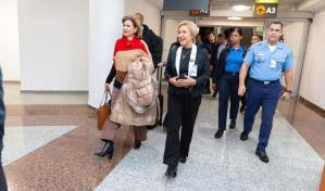 Raquel Peña retorna al país tras su participación en el Foro Davos en Suiza