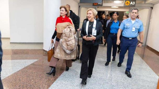 Raquel Peña retorna al país tras su participación en el Foro Davos en Suiza