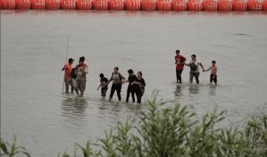 Texas sufre un revés legal en su defensa de la barrera de boyas en la frontera con México