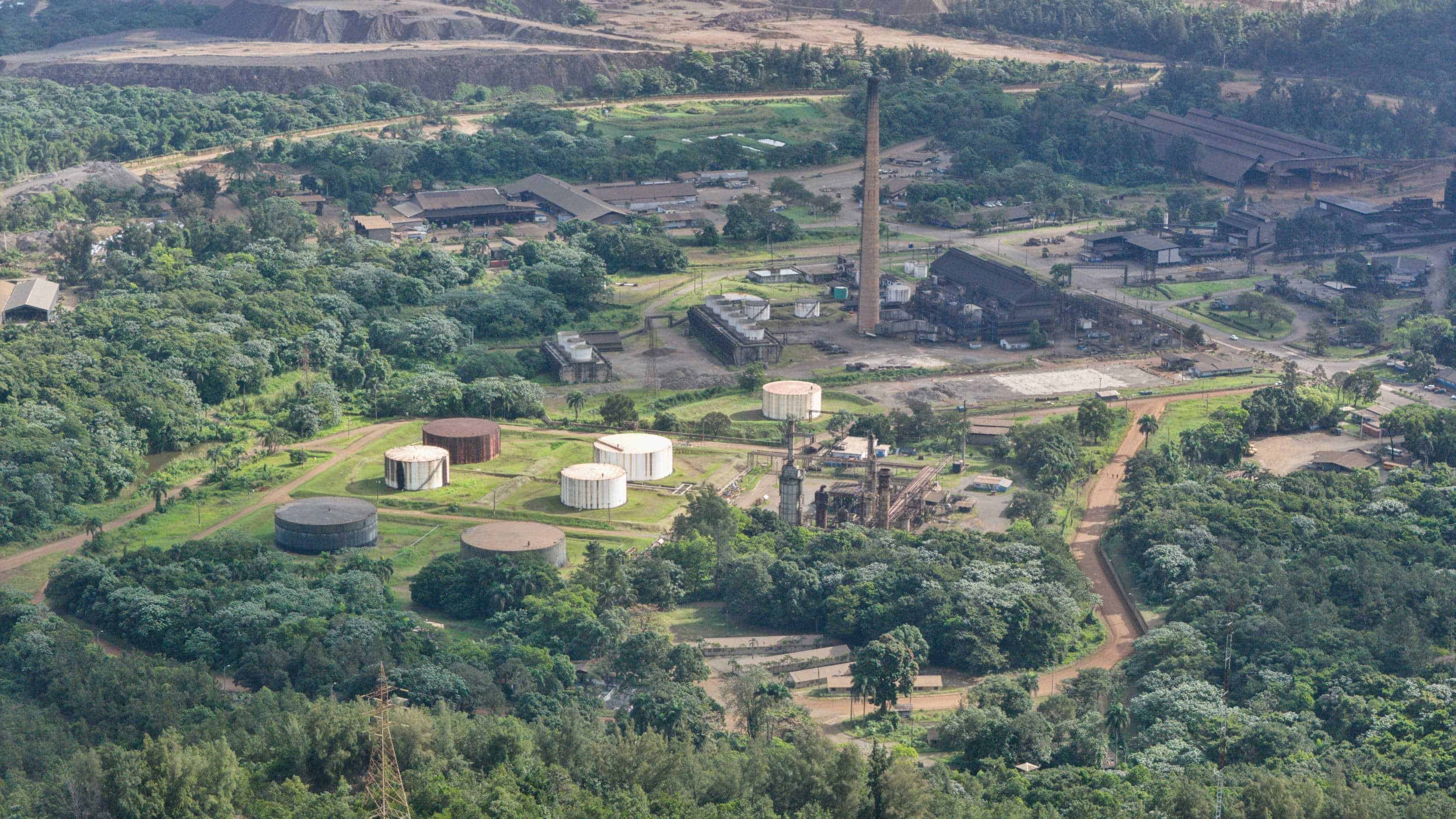 Vista aérea de las operaciones de la empresa Falconbridge Dominicana.