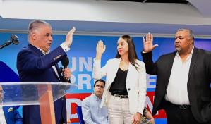 Miguel Vargas juramenta en el PRD a diputada que renunció al PRM inconforme