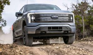Ford producirá en EE.UU. más vehículos de gasolina y menos de la camioneta eléctrica F-150