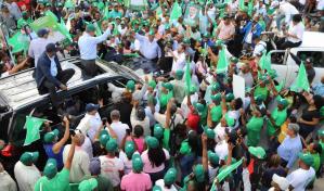 Leonel juramenta al regidor y exsecretario general del PRM en Gonzalo