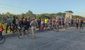 Haitianos participan en el mercado de Dajabón sin inconvenientes para cruzar productos