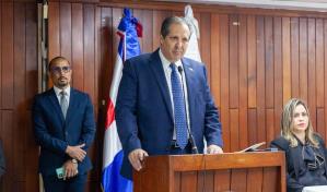 Víctor Atallah asume como el nuevo ministro de Salud Pública