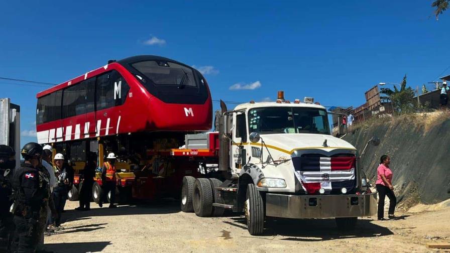 Ya está en Cienfuegos el primer tren de los 15 que tendrá el Monorriel de Santiago