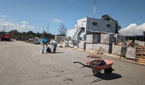 Adolescente fallece por caída de hierros en el parqueo de una ferretería en Santiago