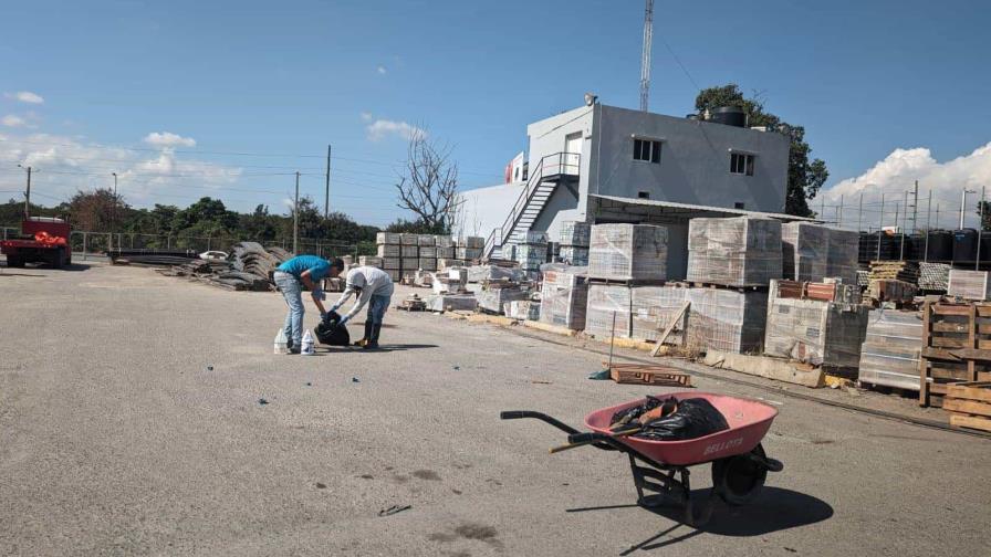 Adolescente fallece por caída de hierros en el parqueo de una ferretería en Santiago