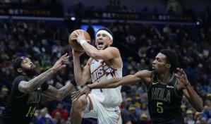 Devin Booker anota 52 puntos y Suns derrotan a Pelicans
