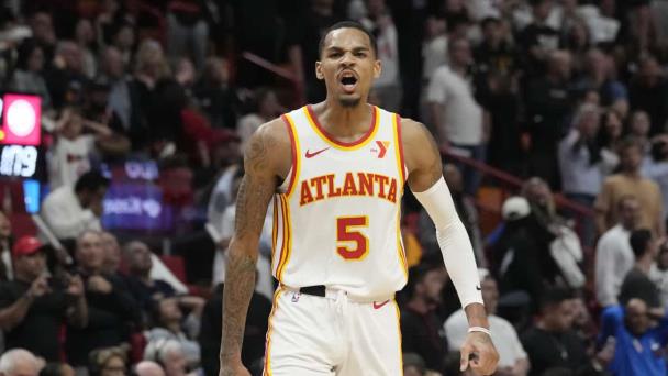 Murray conecta triple decisivo para que Hawks venzan a Heat