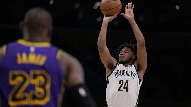 Thomas anota 33 puntos; Nets aplastan a Lakers