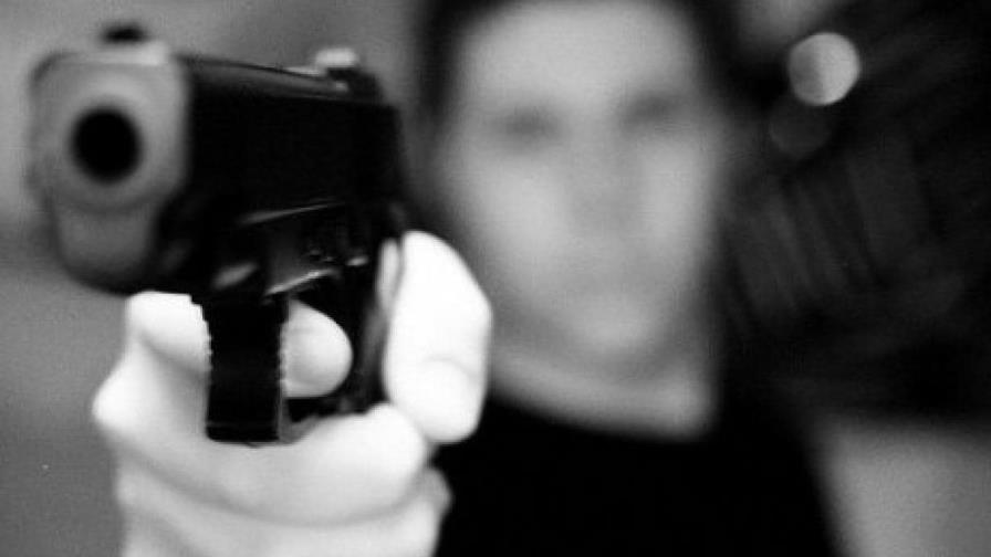 Detienen hombre por amenazar a su pareja con arma de fuego en La Romana