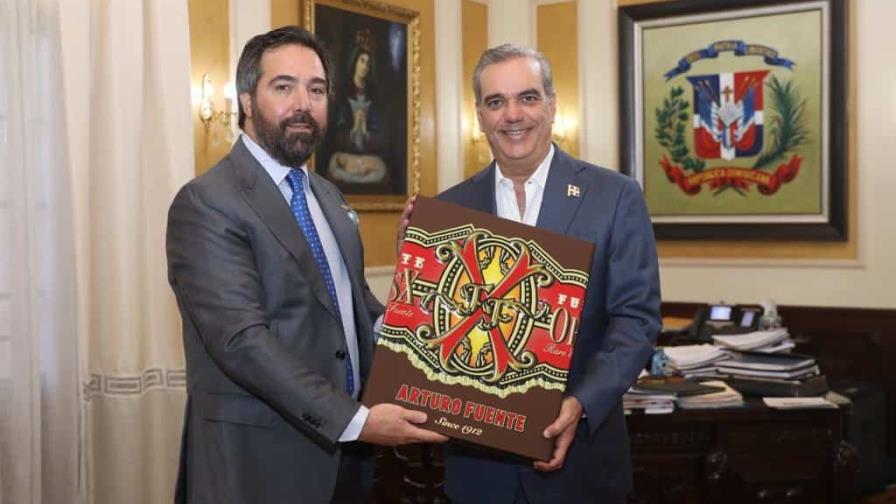 Fuente Cigar LTD celebra reconocimiento al cigarro dominicano con visita al presidente Abinader
