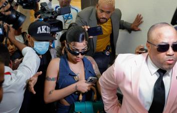 Yailin La Más Viral se presenta a audiencia de medida de coerción de Tekashi y no da declaraciones