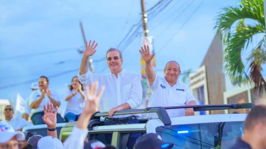Luis Abinader realiza recorrido en Hato Mayor en apoyo al alcalde Amado de la Cruz