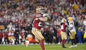 McCaffrey logra 2 touchdowns y 49ers eliminan a los Packers
