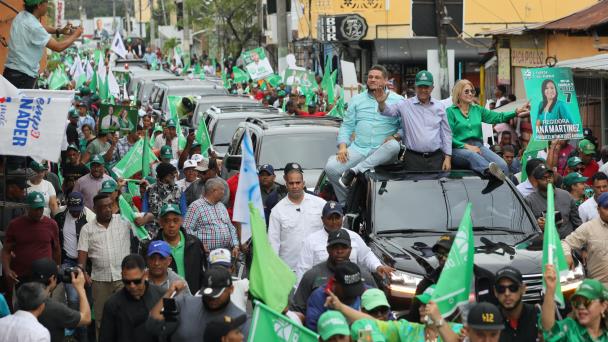 Leonel acusa al presidente Abinader de inaugurar obras sin terminar