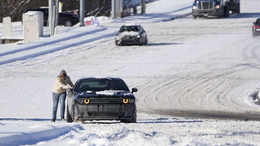 Los muertos por tormentas invernales en EE.UU. suben a 89