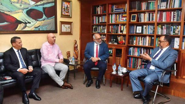 Abinader llama hipocresía a críticas de la oposición por la “consensuada” ley DNI