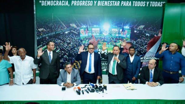 Fuerza del Pueblo juramenta a Wilkin Moreno y otros exmiembros del PRM